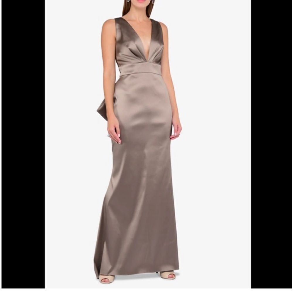 NWT women’s SACHIN & BABI Penelope V-neck Bow Back maxi Gown In tan gold size 12